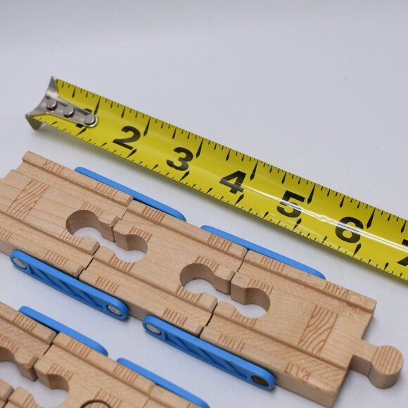 Adapt-A-Track Blue Adapter 4" and 6" Thomas & Friends Wooden Railway L. Curve - Picture 10 of 12